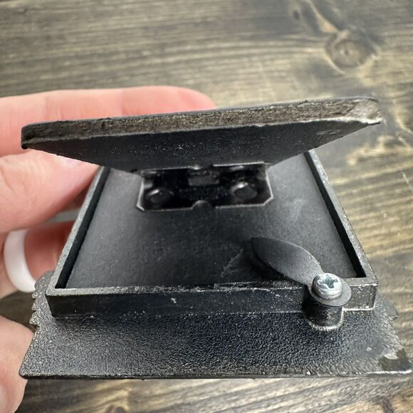 Vintage Miniature Pewter Picture Frame Cat Sitting in Window 3"x2.25" No Glass - Picture 4 of 9